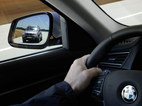 0807_16z-2009_BMW_750i-lane_change_warning.jpg